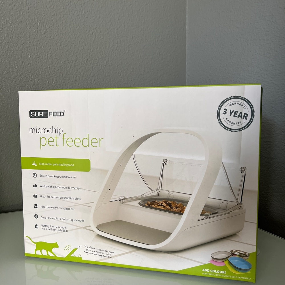Microchip pet feeder